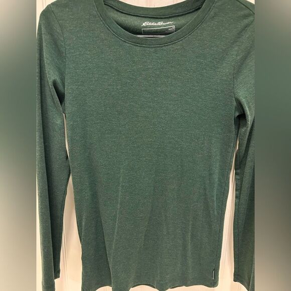 Eddie Bauer bundle includes two size small T-shirts - Picture 3 of 4